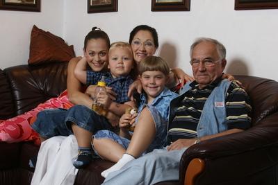 Fonyó Barbara és családja-stock-foto