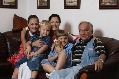 Fonyó Barbara és családja-stock-foto