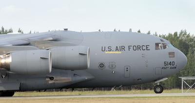 Amerikai óriásgép landolt Kecskeméten-stock-foto