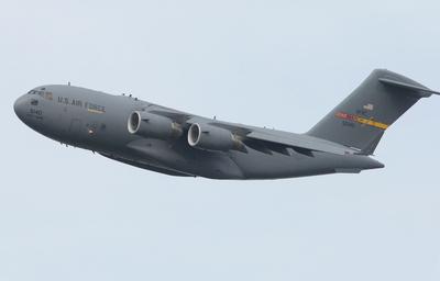 Amerikai óriásgép landolt Kecskeméten-stock-foto