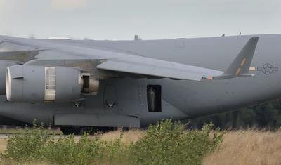 Amerikai óriásgép landolt Kecskeméten-stock-foto