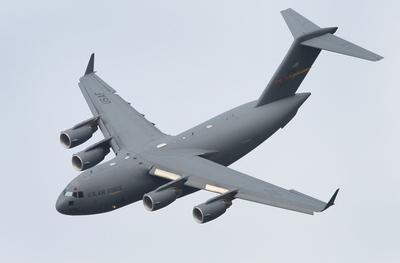 Amerikai óriásgép landolt Kecskeméten-stock-foto