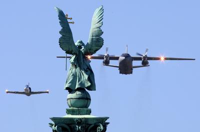 Tisztavatás a Hősök terén-stock-foto