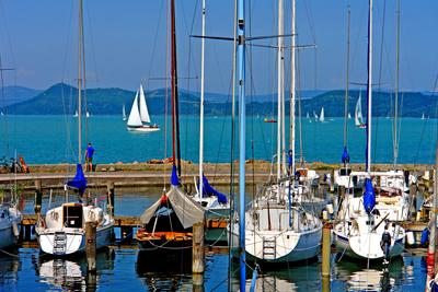 Balatonföldvár, vitorláskikötő-stock-foto