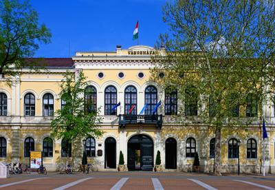 Békéscsaba, Városháza, Szent István tér-stock-foto