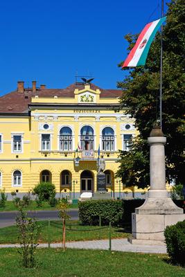 Kunmadaras, Községháza-stock-foto