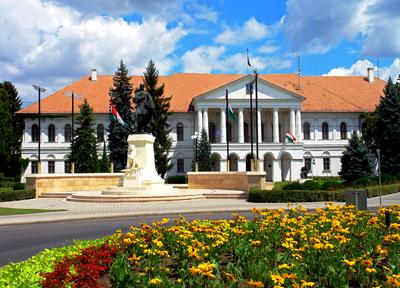 Makó, Városháza, Kossuth szobor-stock-foto
