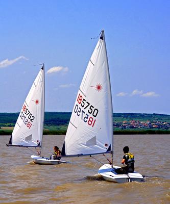 Fertő tavi vitorlások-stock-foto