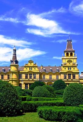 184o-ben Ybl Miklós tervei alapján épített szabadkígyósi Wenckheim-kastély-stock-foto