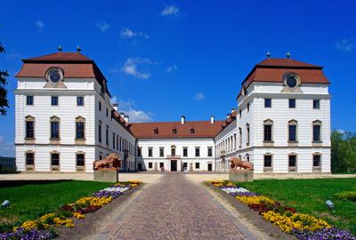 1783-84 között késõ barokk stílusban épült pápai Esterházy-kastély-stock-foto