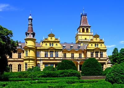 1840-ben Ybl Miklós által épített szabadkígyósi Wenckheim-kastély-stock-foto