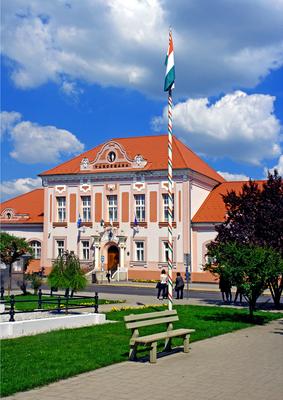 Hajdúhadház fõtere a városházával-stock-foto