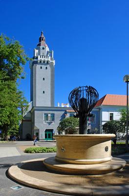 Városháza épülete Kiskunhalas központjában-stock-foto