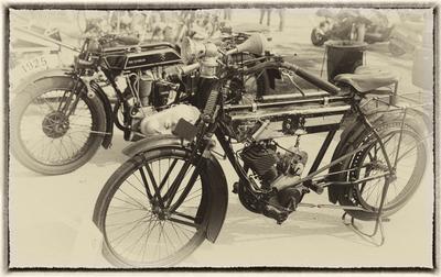 Veterán autó és motoros találkozó-stock-foto