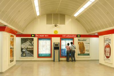 Budapest, 2004.09.10.
Felújították a Blaha Lujza téri állomást.-stock-foto