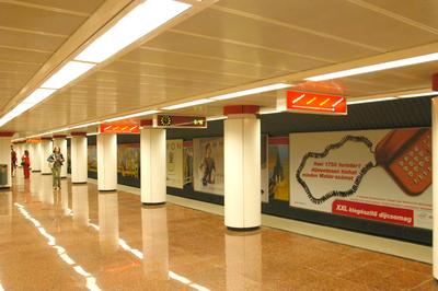 Budapest, 2004.09.10.
Felújították a Blaha Lujza téri állomást.-stock-foto