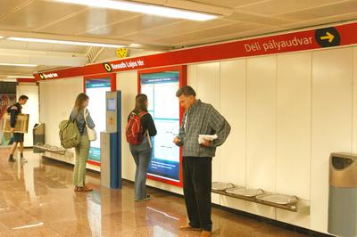 Budapest, 2004.09.10.
Felújították a Blaha Lujza téri állomást.-stock-foto