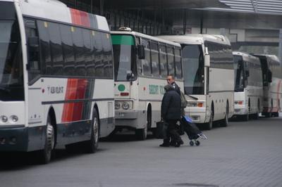 Buszpályaudvar-stock-foto