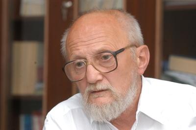 Budapest, 2004.06.15.
Dános Kornél professzor, a Semmelweis Orvostudományi Egyetem Nyelvi Kommunikációs Központjának igazgatója.-stock-foto