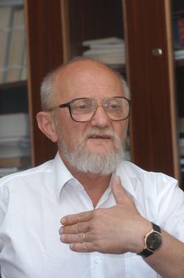 Budapest, 2004.06.15.
Dános Kornél professzor, a Semmelweis Orvostudományi Egyetem Nyelvi Kommunikációs Központjának igazgatója.-stock-foto