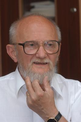 Budapest, 2004.06.15.
Dános Kornél professzor, a Semmelweis Orvostudományi Egyetem Nyelvi Kommunikációs Központjának igazgatója.-stock-foto