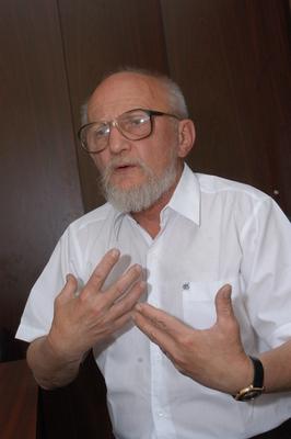 Budapest, 2004.06.15.
Dános Kornél professzor, a Semmelweis Orvostudományi Egyetem Nyelvi Kommunikációs Központjának igazgatója.-stock-foto