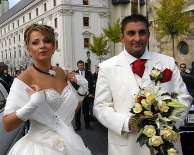 Gáspár Győző és Balla Bea asszony a Mátyás-templomban újra megpecsételték szerelmüket-stock-foto