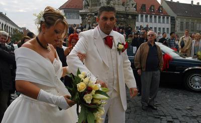 Gáspár Győző és Balla Bea asszony a Mátyás-templomban újra megpecsételték szerelmüket-stock-foto