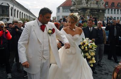 Gáspár Győző és Balla Bea asszony a Mátyás-templomban újra megpecsételték szerelmüket-stock-foto