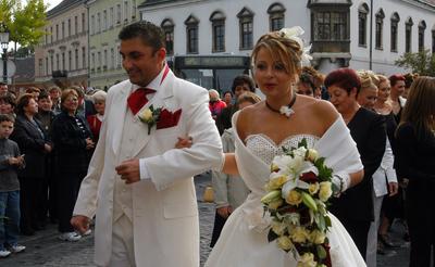 Gáspár Győző és Balla Bea asszony a Mátyás-templomban újra megpecsételték szerelmüket-stock-foto