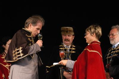 Pezsgő Lovagok avatása-stock-foto