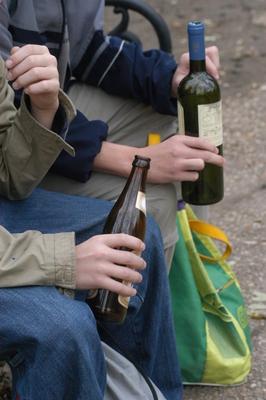 Szeszes italt fogyasztó-stock-foto