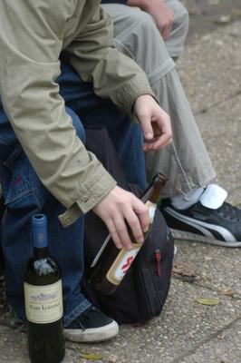 Szeszes italt fogyasztó-stock-foto