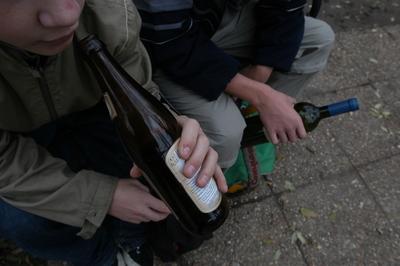 Szeszes italt fogyasztó-stock-foto