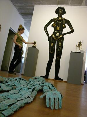 Pal Kepenyes kiállítása az OCTOGONart galériában-stock-foto