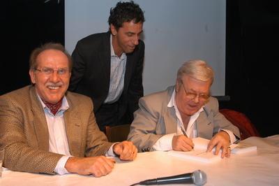 Könyvbemutató-stock-foto