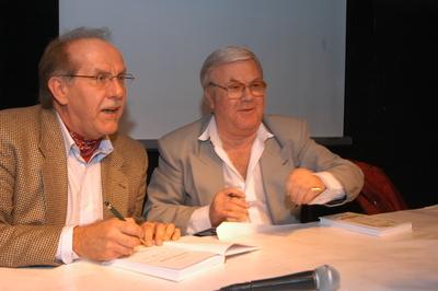 Könyvbemutató-stock-foto