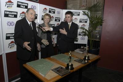 Két újabb tenyérlenyomat került a Csillagok falára-stock-foto