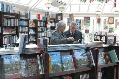 Litea Teázó és Könyvesbolt-stock-foto