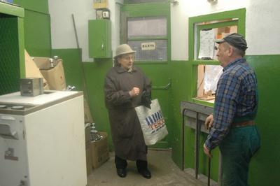 MÉH átvevőhely a Ferencvárosban-stock-foto