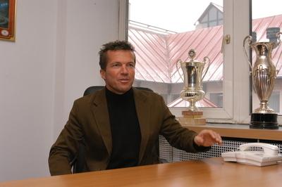 Budapest, 2004.01.05.
Lothar Matthäus német labdarúgó, edző mindent megnyert, amit futballista megnyerhet. Világbajnok, Európa-bajnok, UEFA-kupagyőztes és az aranylabdát is megkapta. Január elsejétől ő a magyar válogatott szövetségi kapitánya.-stock-foto