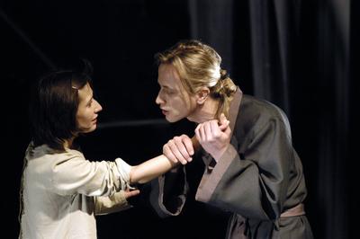 Budapest, 2004.02.11.
A Napszínház 2004. február 26-án mutatta be Donatien-Alphonse-François de Sade Justine című műve alapján készült előadását a Thália Régi Stúdióban. 
Szereplők: Pálfi Kati, Csontos Róbert, Fodor Krisztina, Dévai Balázs-stock-foto