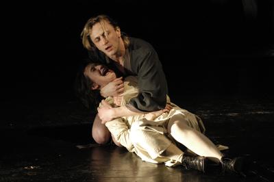 Budapest, 2004.02.11.
A Napszínház 2004. február 26-án mutatta be Donatien-Alphonse-François de Sade Justine című műve alapján készült előadását a Thália Régi Stúdióban. 
Szereplők: Pálfi Kati, Csontos Róbert, Fodor Krisztina, Dévai Balázs-stock-foto