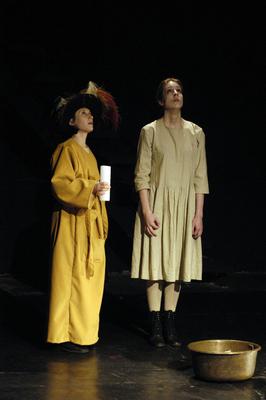 Budapest, 2004.02.11.
A Napszínház 2004. február 26-án mutatta be Donatien-Alphonse-François de Sade Justine című műve alapján készült előadását a Thália Régi Stúdióban. 
Szereplők: Pálfi Kati, Csontos Róbert, Fodor Krisztina, Dévai Balázs-stock-foto