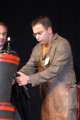 Pezsgő Lovagok avatása-stock-foto