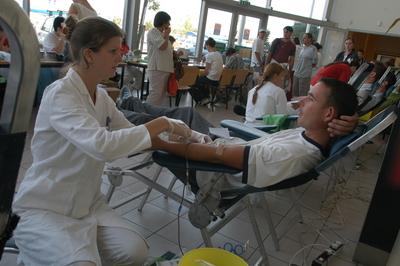 Véradás a Tesco-ban-stock-foto