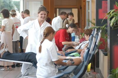 Véradás a Tesco-ban-stock-foto