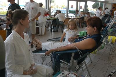 Véradás a Tesco-ban-stock-foto