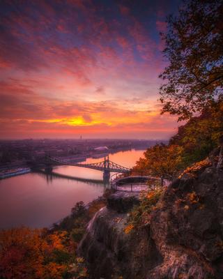 Napfelkelte a Gellérthegy tetejéről-stock-foto