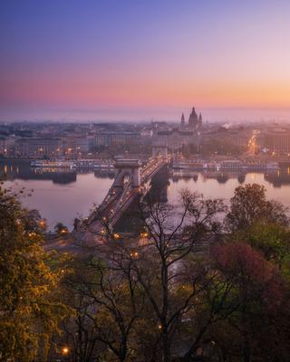 Őszi budapesti napfelkelte-stock-foto